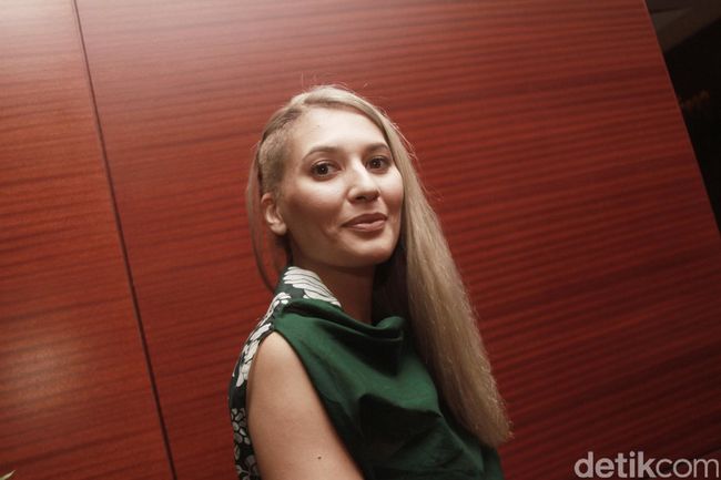 cari model rambut model rambut layer pendek sebahu