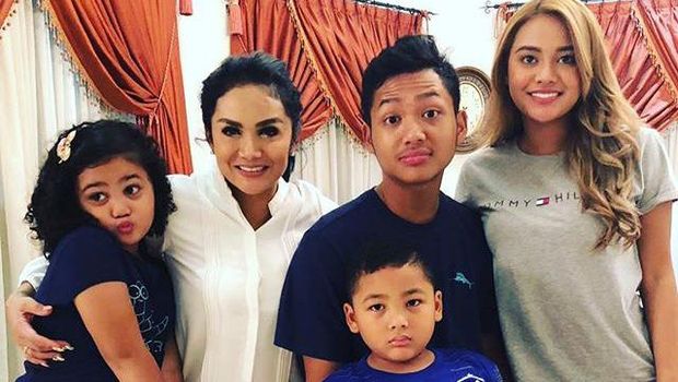 Kebersamaan Krisdayanti dan Aurel