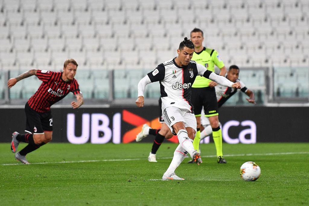 Cristiano Ronaldo tampil memble di laga leg kedua semifinal Coppa Italia antara Juventus vs AC Milan, Sabtu (13/6). Bahkan Ronaldo gagal mengeksekusi penalti.