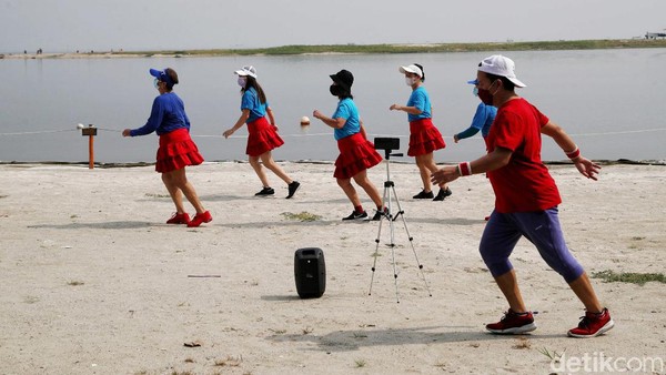 Adapun pengunjung yang diperbolehkan masuk kawasan Ancol adalah yang berusia di atas 12 tahun dan wajib sudah divaksinasi minimal dosis pertama. Adapun pengunjung yang diperbolehkan masuk kawasan Ancol adalah yang berusia di atas 12 tahun dan wajib sudah divaksinasi minimal dosis pertama.