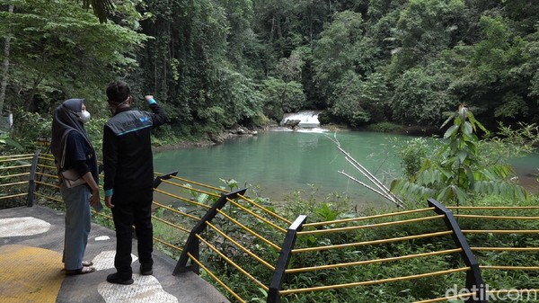 Taman Nasional Bantimurung Bulusaraung di Maros, Sulawesi Selatan sejak lama dikenal sebagai kerajaan kupu-kupu atau The Kingdom of Butterfly. Traveler bisa melakukan aktivitas pengamatan kupu-kupu di sini. (Moehammad Bakrie/detikTravel) Taman Nasional Bantimurung Bulusaraung di Maros, Sulawesi Selatan sejak lama dikenal sebagai kerajaan kupu-kupu atau The Kingdom of Butterfly. Traveler bisa melakukan aktivitas pengamatan kupu-kupu di sini. (Moehammad Bakrie/detikTravel)