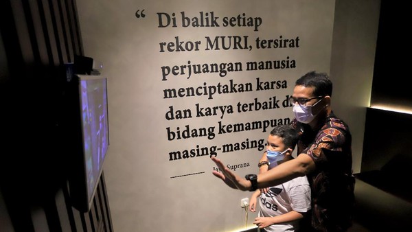 Pengunjung pun sudah tidak harus mengisi buku tamu secara manual, namun cukup dengan memakai google form. Pengunjung pun sudah tidak harus mengisi buku tamu secara manual, namun cukup dengan memakai google form.
