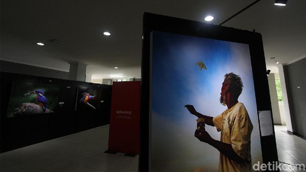 Event tahunan ini diselenggarakan oleh mahasiswa program studi Fotografi Institut Seni Indonesia yang bertajuk Memoar di kampus 2 Institut Seni Indonesia (ISI) gedung III Mojosongo, Solo, Jawa Tengah, Minggu (24/11). Event tahunan ini diselenggarakan oleh mahasiswa program studi Fotografi Institut Seni Indonesia yang bertajuk Memoar di kampus 2 Institut Seni Indonesia (ISI) gedung III Mojosongo, Solo, Jawa Tengah, Minggu (24/11).