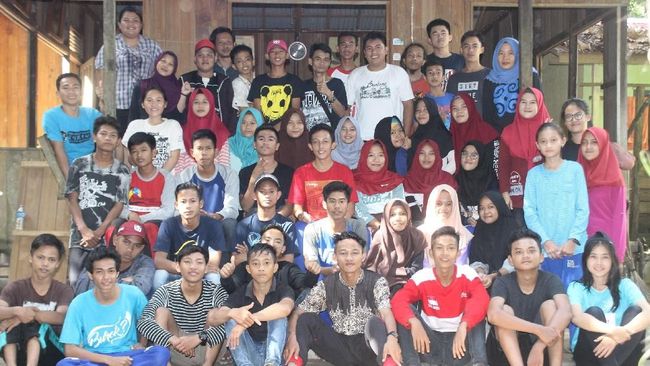 Melatih Relawan Lokal Cinta Pelestarian Alam
