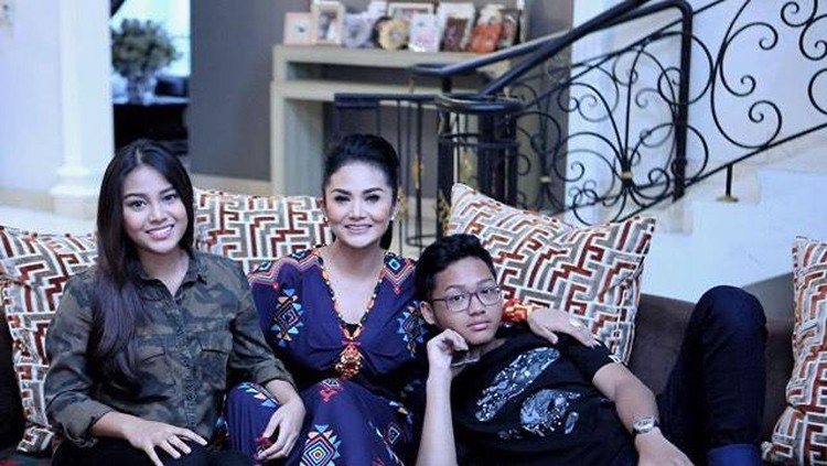 Kebersamaan Krisdayanti dan Aurel