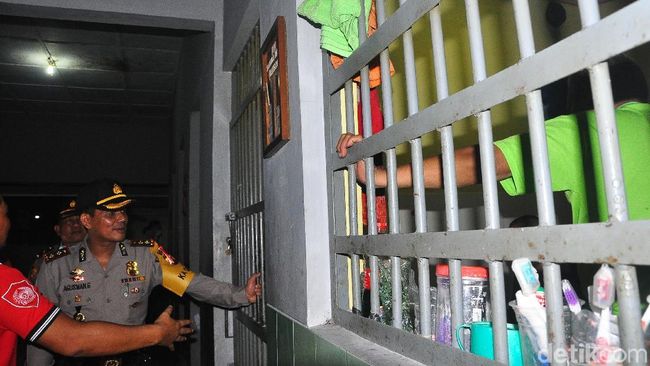Razia di Rutan Kudus, Polisi Tak Temukan Barang Terlarang Razia di Rutan Kudus, Polisi Tak Temukan Barang Terlarang