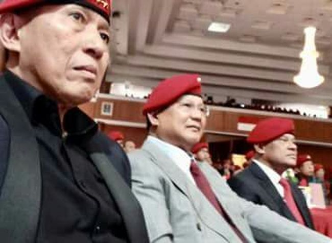 Saat Prabowo-Gatot Berbaret Merah Saat Prabowo-Gatot Berbaret Merah