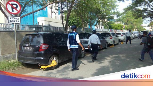 Membedah Aturan Parkir Dan Berhenti Di Jalanan