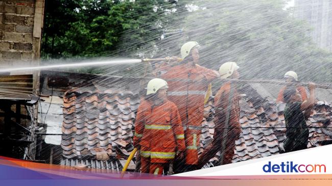 Ruko Terbakar di Kebon Jeruk Jakbar, 120 Personel Damkar Dikerahkan