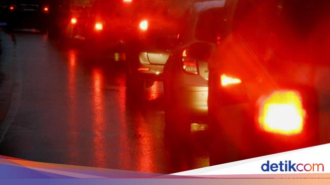 Tol Layang MBZ Arah Cikampek Macet Tengah Malam Ini