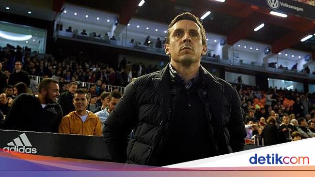 Duh, Gary Neville is labeled as a joke when he coaches Valencia