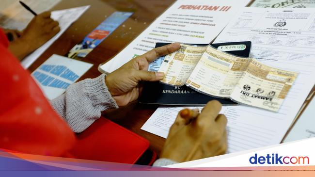 Kenapa Polisi Ngotot Banget Suruh Masyarakat Bayar Pajak Kendaraan?