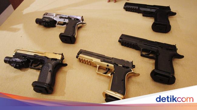 20 Koleski Terbaru Sketsa Gambar Pistol  Polisi AsiaBateav