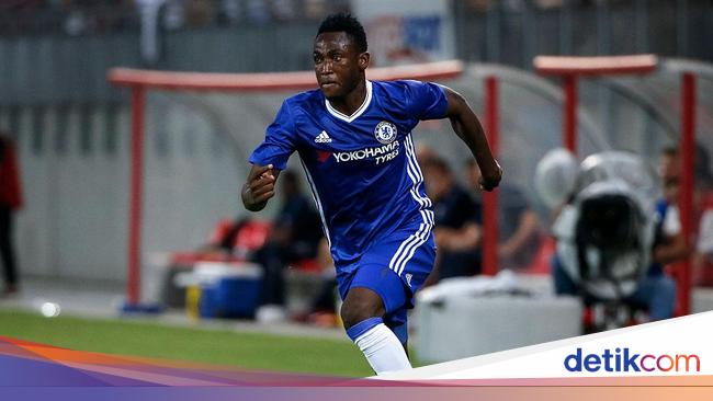 Baba Rahman: Career at Chelsea and Transfer to PAOK Salonika