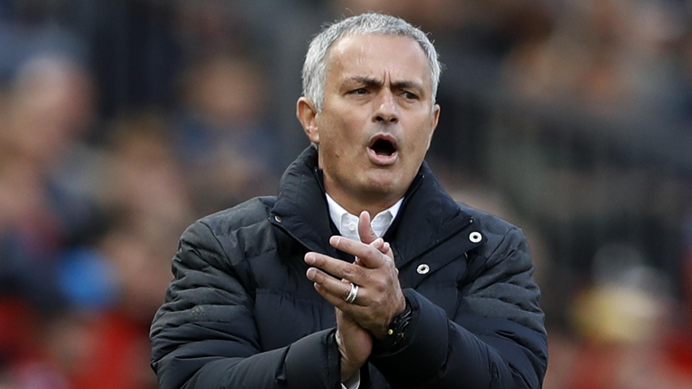 Misi Mourinho Bangun Koneksi Dengan Fans MU Lewat Raihan Trofi