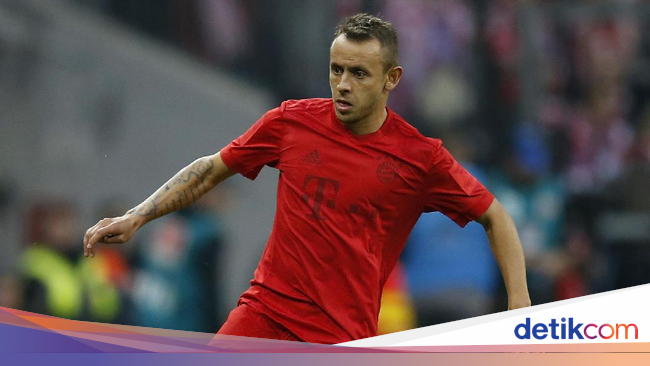 Kenakan Kostum Kontroversial Saat Halloween, Rafinha Minta Maaf