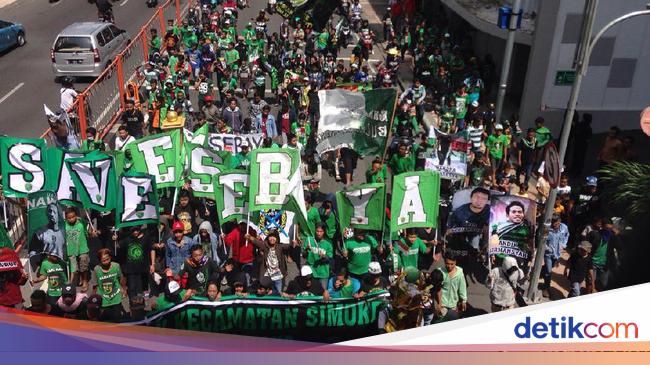 Buka Pintu Buat Bonek Ridwan Kamil Siapkan Dua GOR Buka Pintu Buat Bonek Ridwan Kamil Siapkan Dua GOR