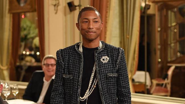 Pharrell Williams Jadi Model Pertama Pria untuk Tas Chanel