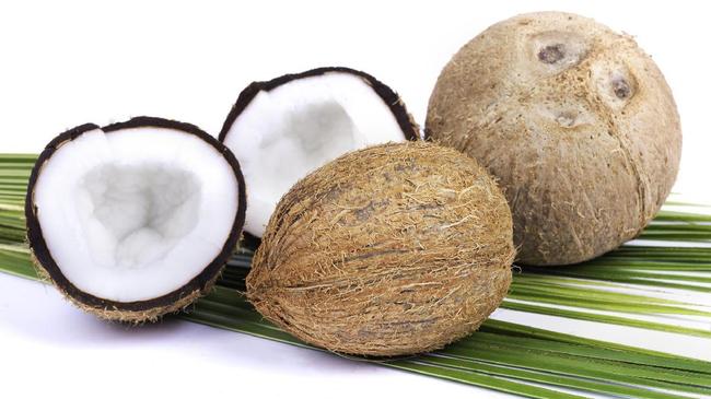 Benar Nggak Minum Air Kelapa Muda Bisa Bikin Air Ketuban 