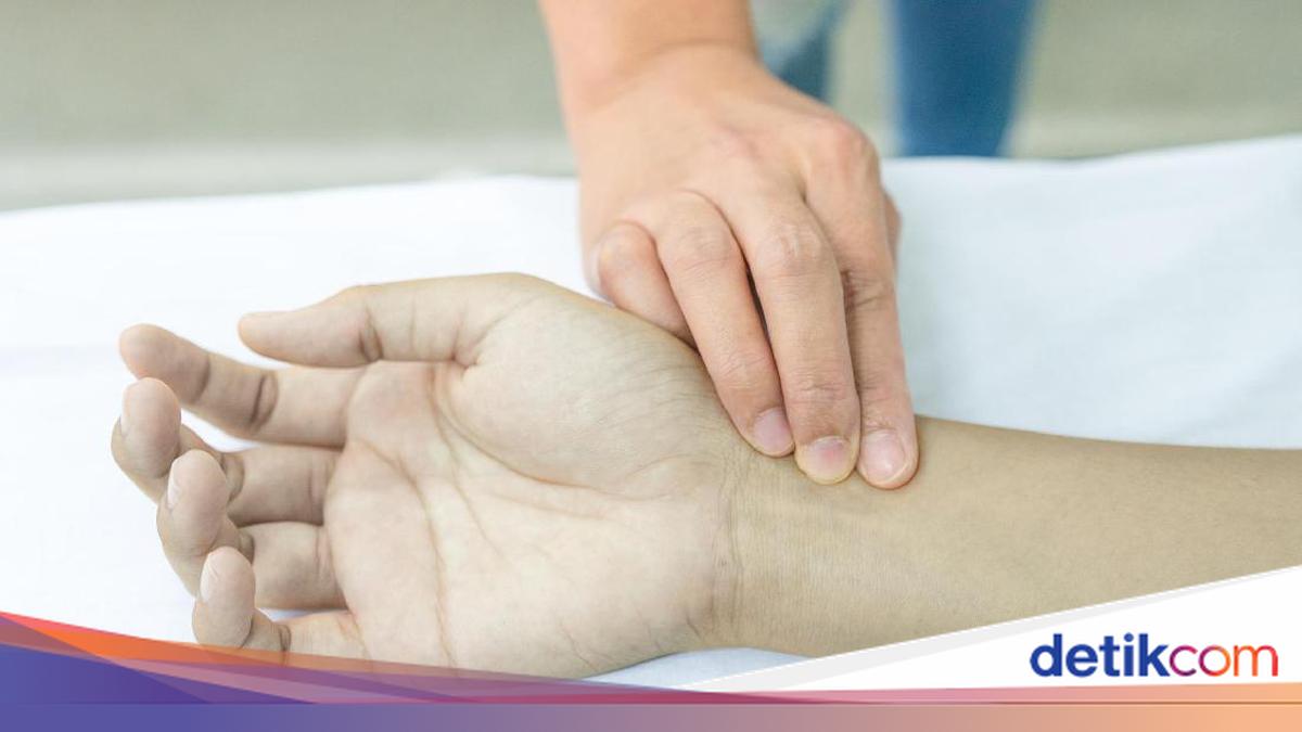 Bocah 13 Tahun Tewas Terserempet KRL Saat Main di Dekat Rel Tebet