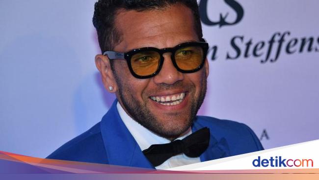 Called Old Playing at Barcelona Again, This Is Dani Alves’ Reply