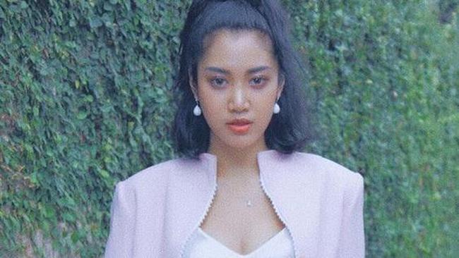 Knmi bilan busty jinsiy aloqa