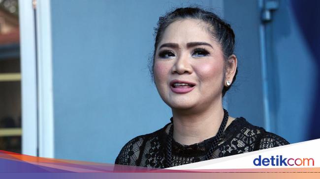 Vina Panduwinata Kembali dengan Single Terbaru Usai 12 Tahun Vakum