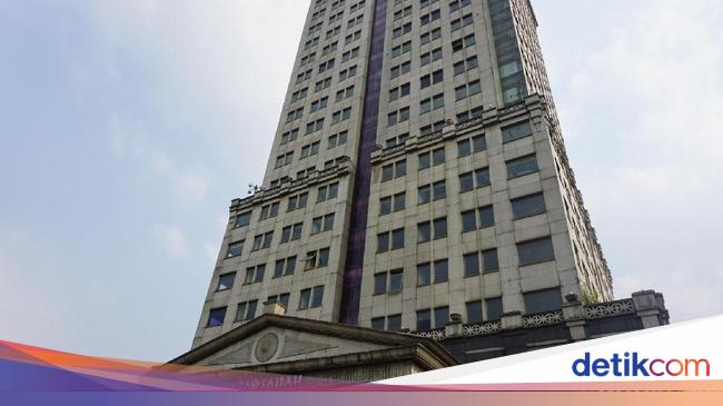 Gedungnya Sering Dianggap Miring, Siapa Pemilik Menara Saidah?