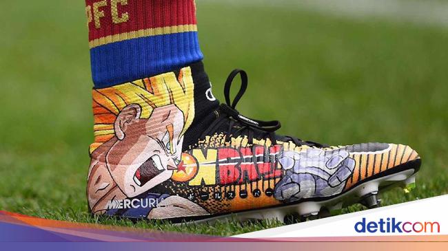  Sepatu  Sepatu  Bola Eksentrik Bergambar Dragon Ball hingga 