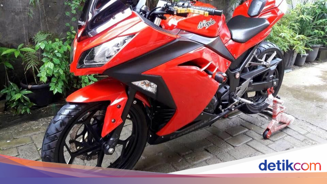  Modif  Kawasaki Ninja  250  FI  Bergaya Simple dan Elegan