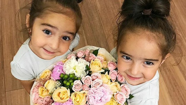 Lucu dan Nggemesin Banget Anak Kembar Perempuan Asal Rusia Ini