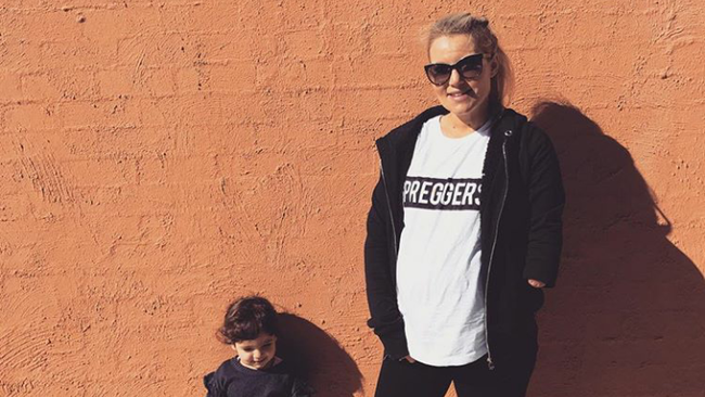 Potret Keseharian Ibu dengan Satu Tangan Bersama Anak-anaknya