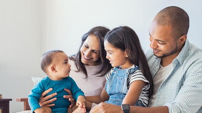 Apakah Anak Perlu Tahu Saat Orang Tuanya Kena Penyakit Serius
