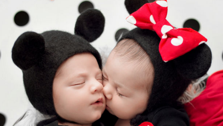 Gemas Banget Saat Bayi Baru Lahir Jadi Mickey Dan Minnie Mouse Foto 1