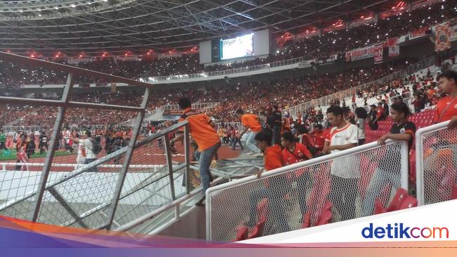 Final Piala Presiden di GBK  Pintu  Dijebol Pagar Dirubuhkan