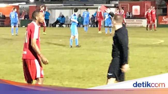 Kocak Perkara Nama Bikin Pemain Ini Dikartu Merah Kocak Perkara Nama Bikin Pemain Ini Dikartu Merah