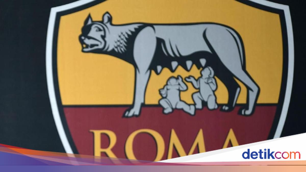 Bendera Roma Ketika Serigala di Logo AS Roma Kena Sensor