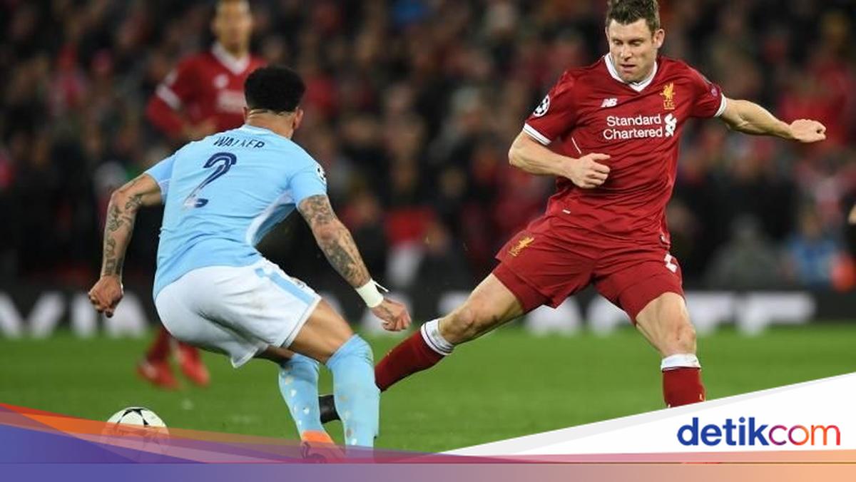 Kaus Kaki Bolong Kyle Walker