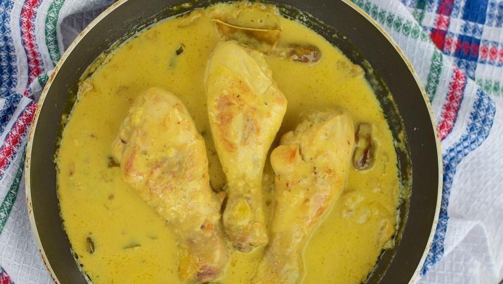 Coba Bikin Opor Ayam Kuah Susu Untuk Lebaran Yuk Bun
