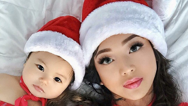 Cute Abis! Wefie Ibu dan Anak yang Pakai Baju Kembaran