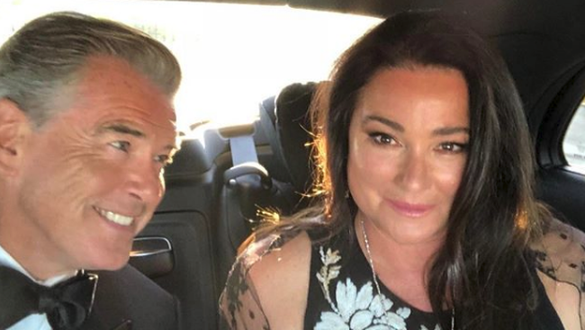 Potret Romantis Eks Pemeran James Bond Pierce Brosnan dan 