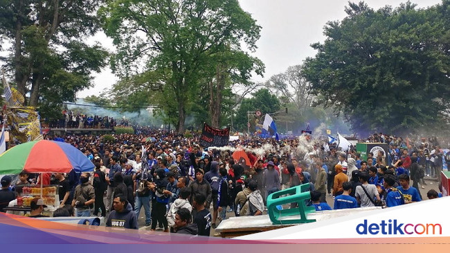 Ridwan Kamil Minta Bobotoh Sampaikan Suara dengan Tertib