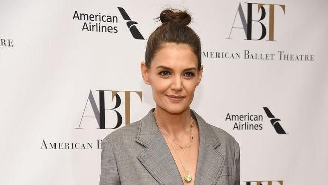 Inspiratif, Katie Holmes Ajak Suri Cruise Kunjungi Pengungsian