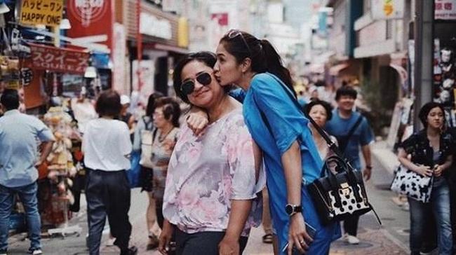 Hangatnya Kedekatan Mikha Tambayong dengan Sang Bunda