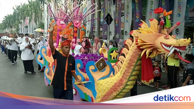 Meriahnya Festival Endhog-Endhogan di Banyuwangi