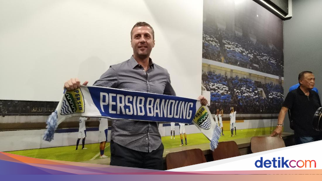 Miljan Radovic Didampingi Empat Asisten Di Persib