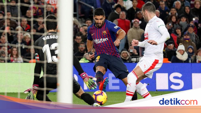 Suarez Dua Gol, Barcelona Bungkam Eibar 3-0