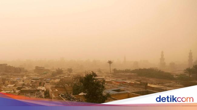 Papan Reklame di Mesir Ambruk Gegara Badai Pasir, 1 Orang Tewas