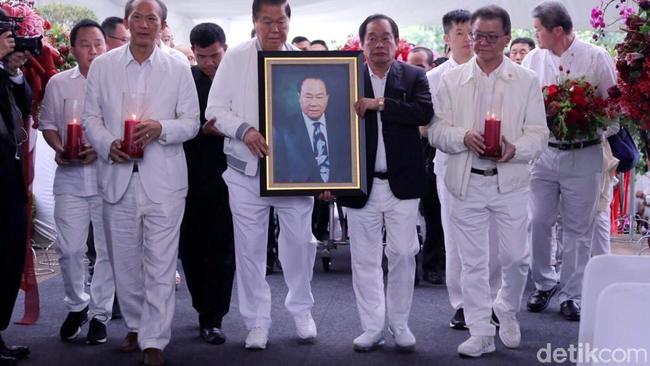 Pesan Berharga Mendiang Eka Tjipta Untuk Anak Anak Keluarga