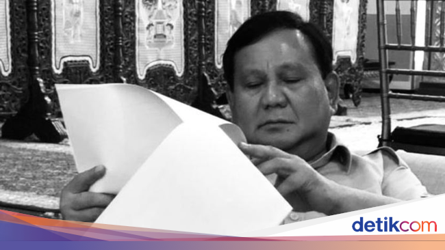 Jelang Debat Capres, Prabowo Baca Berkas Ditemani Bobby 